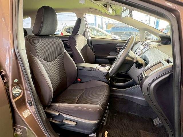 TOYOTA PRIUS ALPHA 2015 Image 31