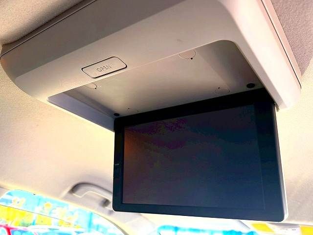 NISSAN ELGRAND 2018 Image 31