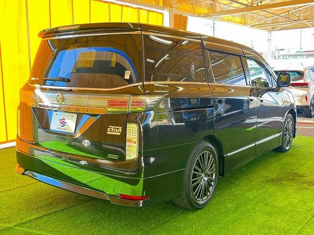 NISSAN ELGRAND 2018 Image 31