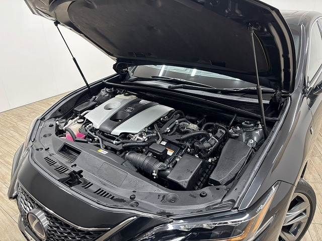 TOYOTA LEXUS ES300H 2019 Image 31