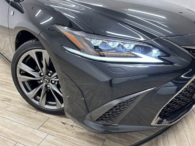 TOYOTA LEXUS ES300H 2019 Image 31
