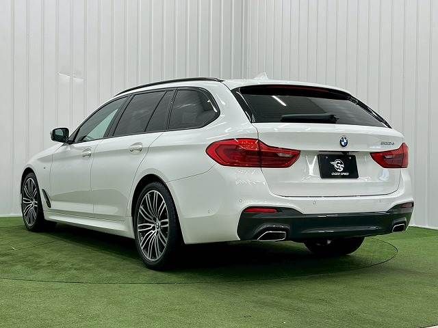 BMW 5SERIES TOURING 2019 Image 31
