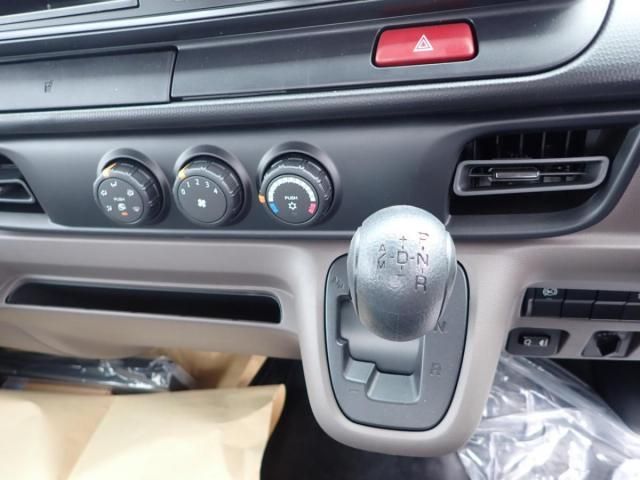 MITSUBISHI CANTER 2025 Image 31