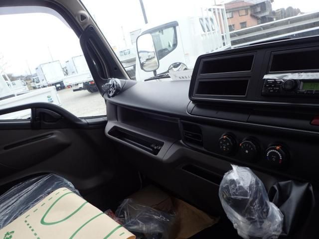 MITSUBISHI CANTER 2025 Image 31