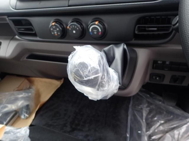 MITSUBISHI CANTER 2025 Image 31