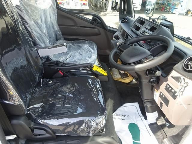 MITSUBISHI CANTER 2025 Image 31