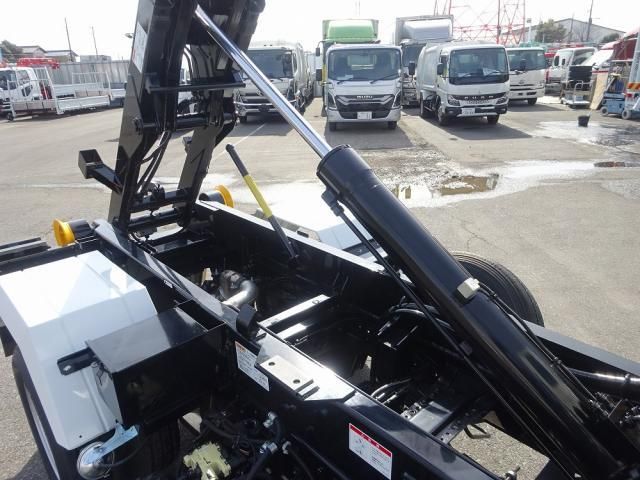 MITSUBISHI CANTER 2025 Image 31