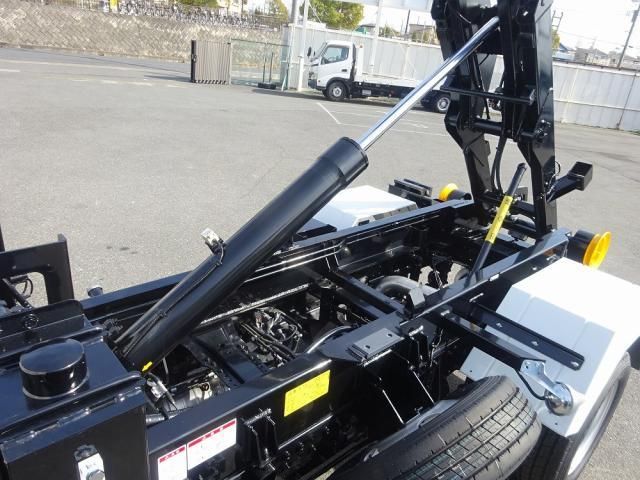 MITSUBISHI CANTER 2025 Image 31