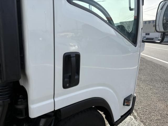 ISUZU ELF 2012 Image 31