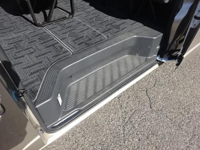 TOYOTA HIACE 2014 Image 31