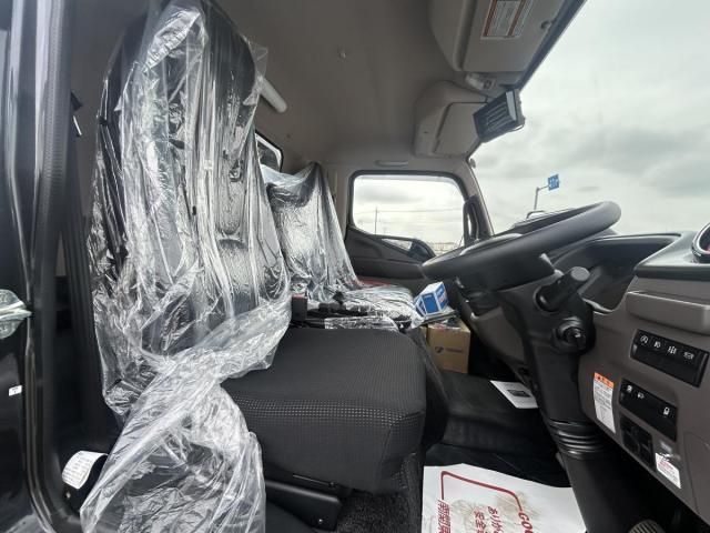 MITSUBISHI CANTER 2025 Image 31