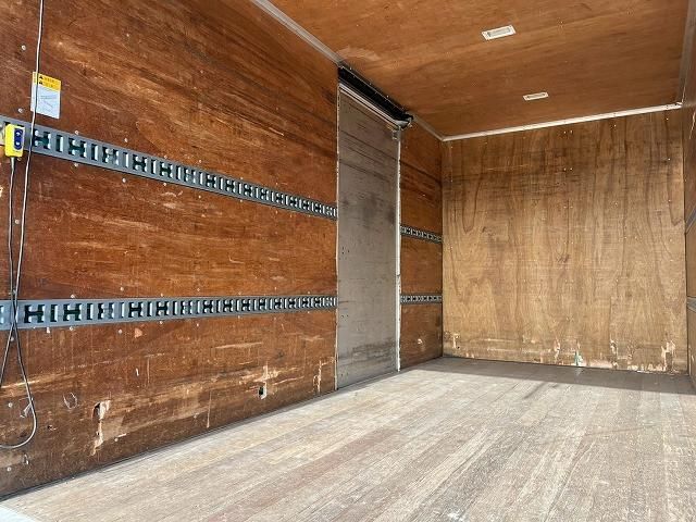 MITSUBISHI CANTER 2018 Image 31