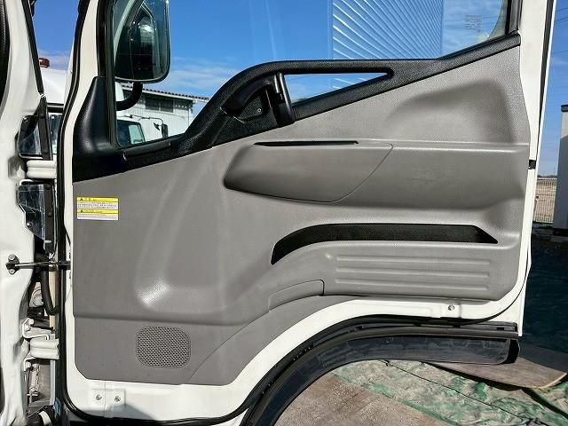 MITSUBISHI CANTER 2018 Image 31