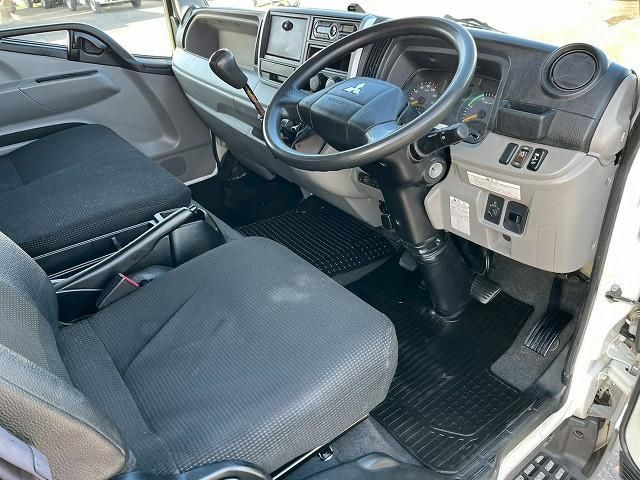 MITSUBISHI CANTER 2018 Image 31