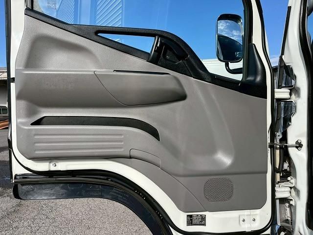 MITSUBISHI CANTER 2018 Image 31