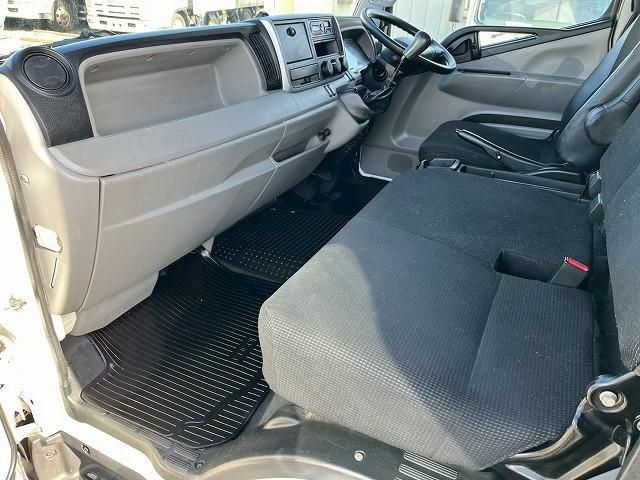 MITSUBISHI CANTER 2018 Image 31