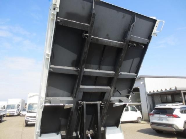 MITSUBISHI CANTER 2025 Image 31