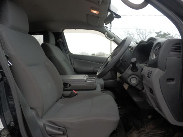NISSAN NV350 CARAVAN 4WD 2012 Image 31