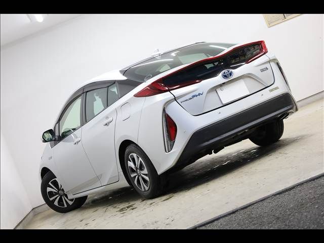 TOYOTA PRIUS PHV 2019 Image 31
