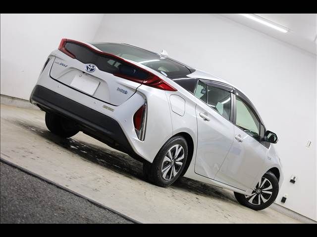 TOYOTA PRIUS PHV 2019 Image 31