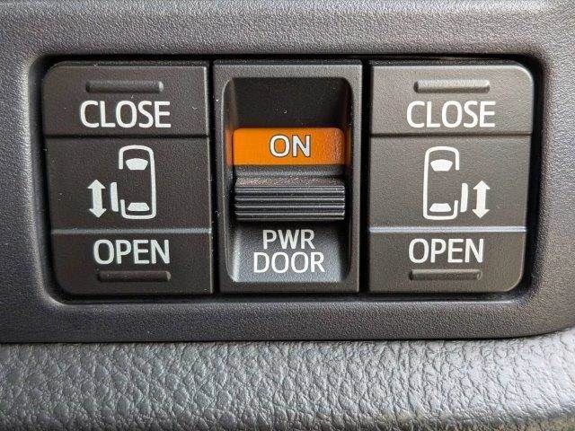 TOYOTA NOAH 2016 Image 31