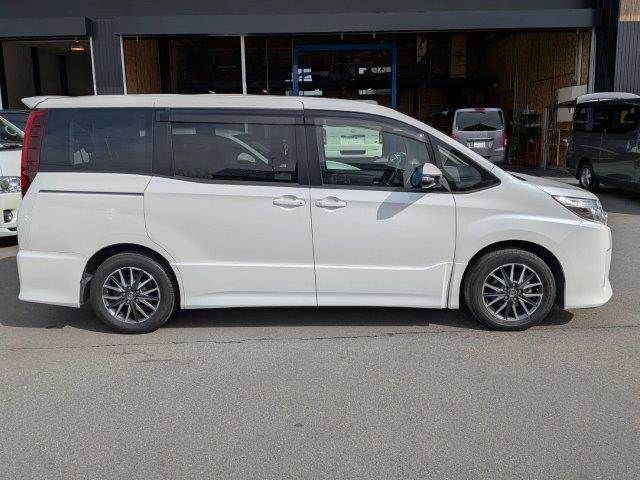 TOYOTA NOAH 2016 Image 31