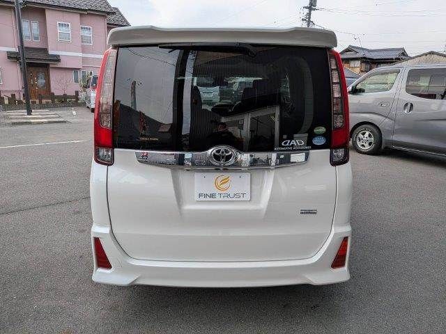 TOYOTA NOAH 2016 Image 31