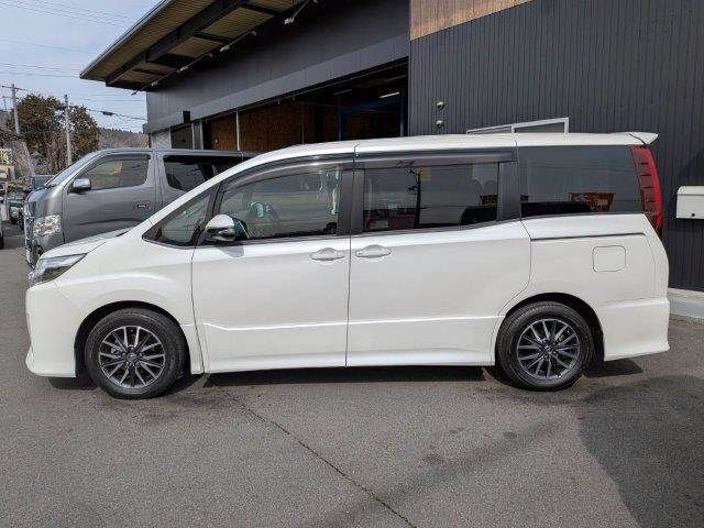 TOYOTA NOAH 2016 Image 31