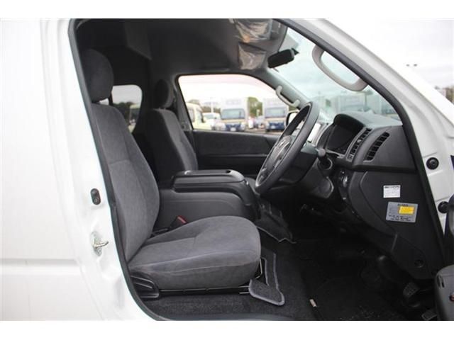 TOYOTA HIACE WAGON 4WD 2018 Image 31