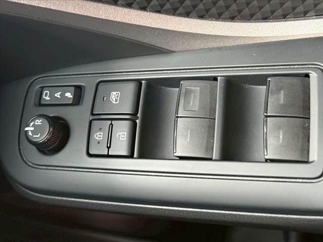 TOYOTA C-HR 2019 Image 31