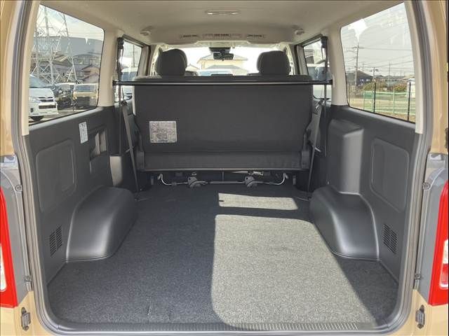 TOYOTA HIACE VAN 4WD 2026 Image 31