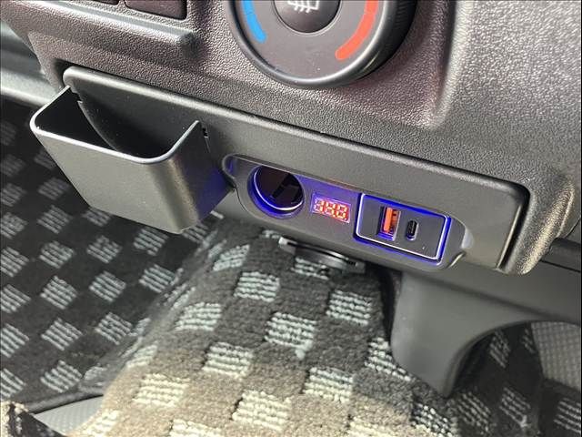 TOYOTA HIACE VAN 2WD 2015 Image 31