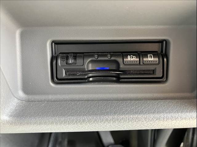 NISSAN NV350 CARAVAN 2017 Image 31