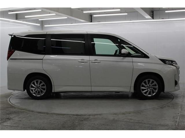 TOYOTA NOAH 2022 Image 31