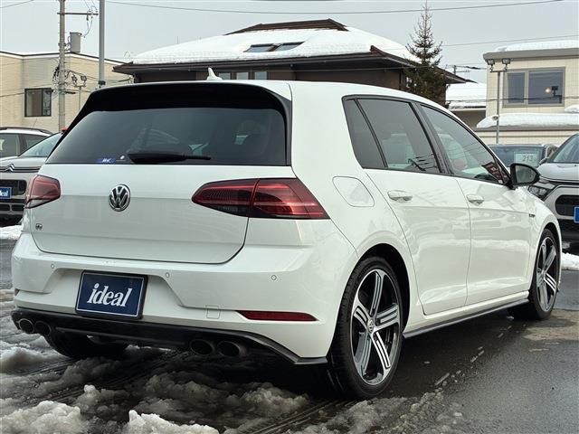 VOLKSWAGEN GOLF R 2017 Image 31
