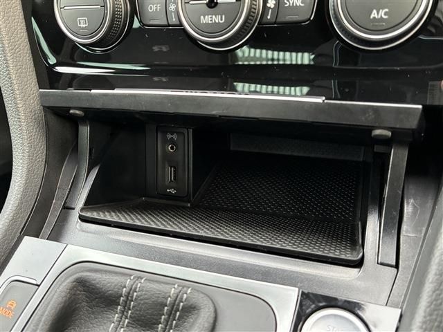 VOLKSWAGEN GOLF R 2017 Image 31