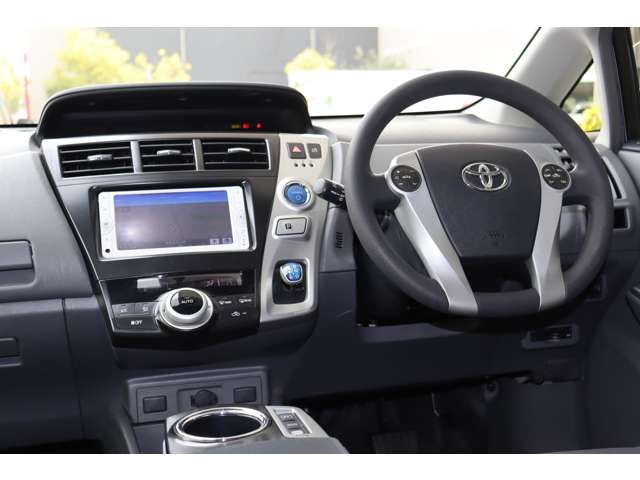 TOYOTA PRIUS ALPHA 2012 Image 31