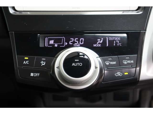 TOYOTA PRIUS ALPHA 2012 Image 31