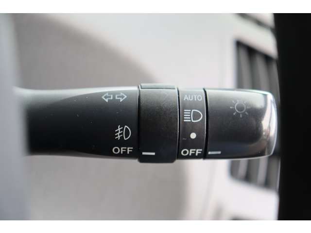 TOYOTA PRIUS ALPHA 2012 Image 31