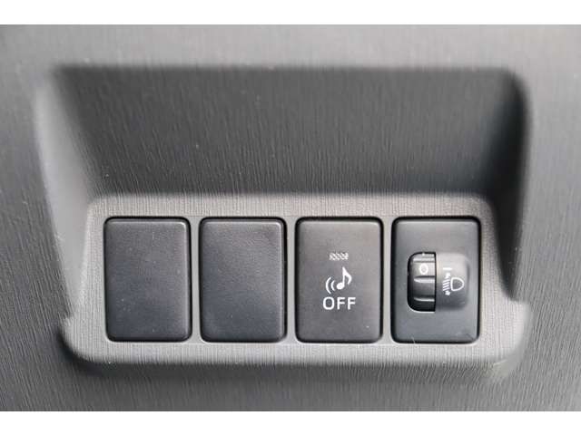 TOYOTA PRIUS ALPHA 2012 Image 31