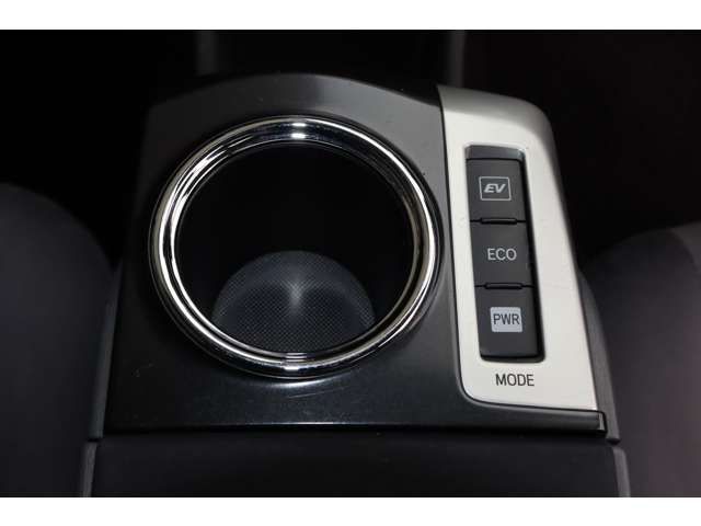 TOYOTA PRIUS ALPHA 2012 Image 31