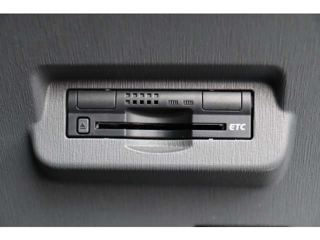 TOYOTA PRIUS ALPHA 2012 Image 31