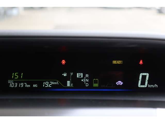 TOYOTA PRIUS ALPHA 2012 Image 31