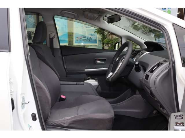 TOYOTA PRIUS ALPHA 2012 Image 31