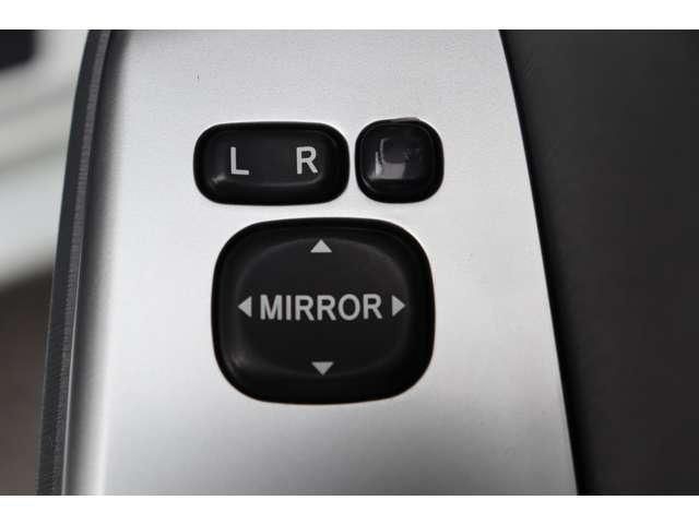 TOYOTA PRIUS ALPHA 2012 Image 31