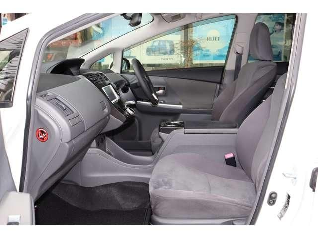 TOYOTA PRIUS ALPHA 2012 Image 31