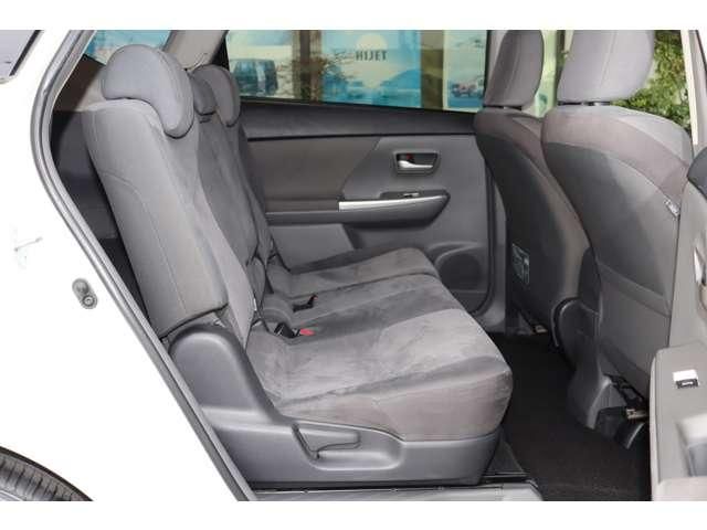 TOYOTA PRIUS ALPHA 2012 Image 31