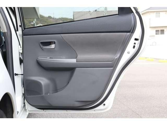 TOYOTA PRIUS ALPHA 2012 Image 31