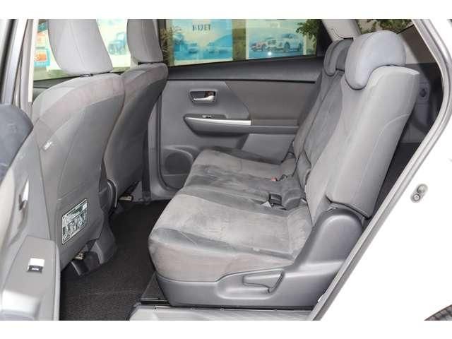 TOYOTA PRIUS ALPHA 2012 Image 31