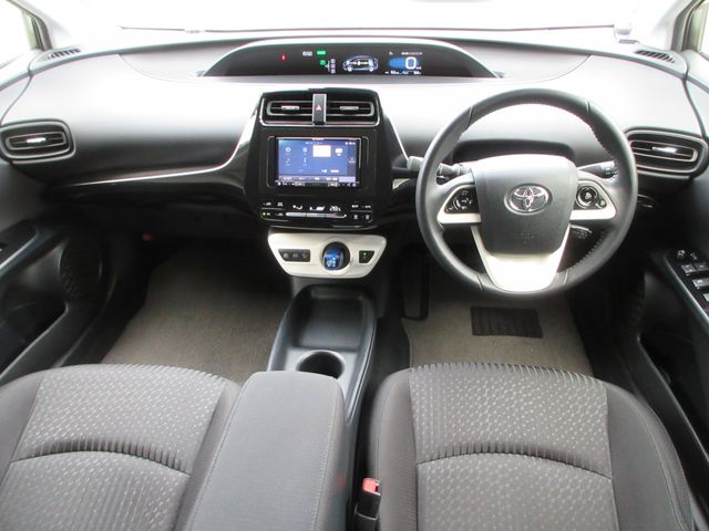 TOYOTA PRIUS 2017 Image 31